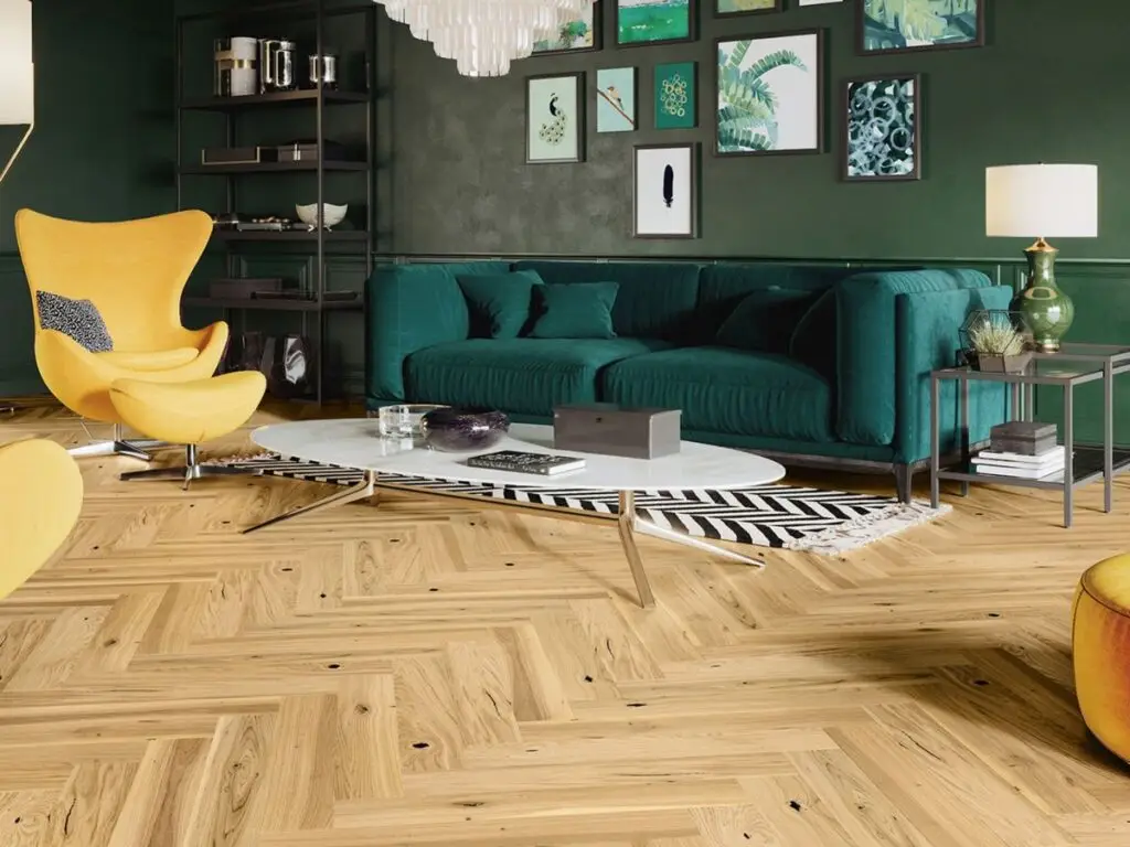 Raumaufnahme mit verlegtem Boden