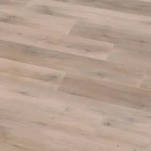 Bioboden Gelato alla Nocciola XL verlegt im Wohnraum mit natürlichem Lichteinfall