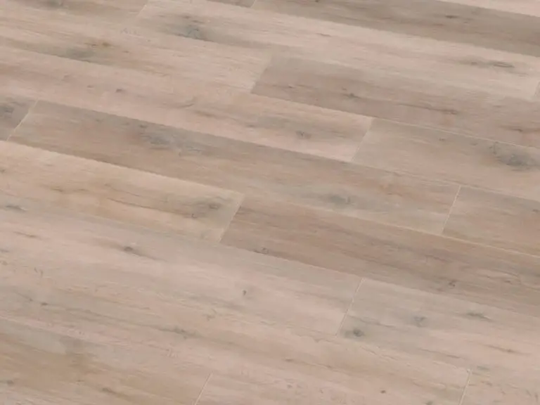 Bioboden Gelato alla Nocciola XL verlegt im Wohnraum mit natürlichem Lichteinfall